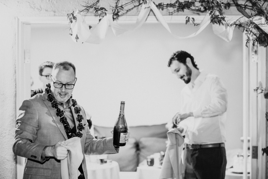 Charming Backyard Microwedding &ndash; Photo by Let's Frolic Together