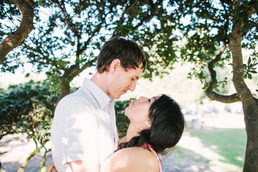 Shoreline La Jolla Snuggling &ndash; Photo by Let's Frolic Together