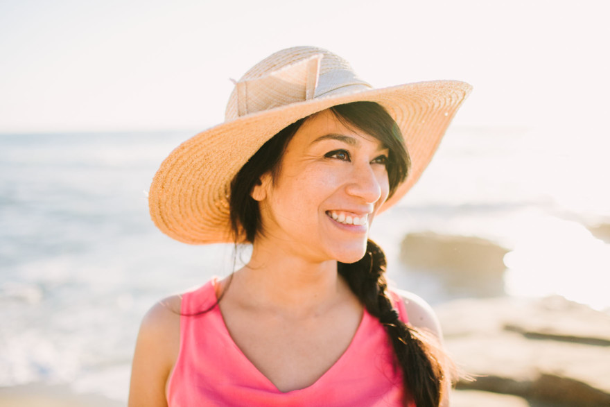 Shoreline La Jolla Snuggling &ndash; Photo by Let's Frolic Together