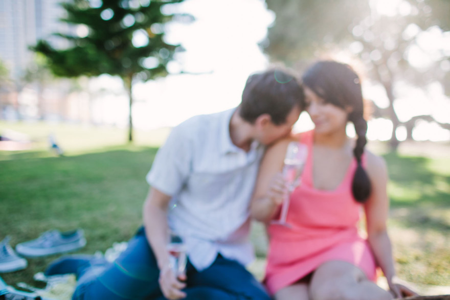Shoreline La Jolla Snuggling &ndash; Photo by Let's Frolic Together