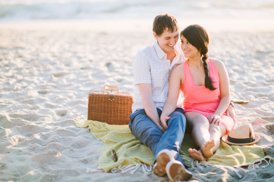 Shoreline La Jolla Snuggling &ndash; Photo by Let's Frolic Together