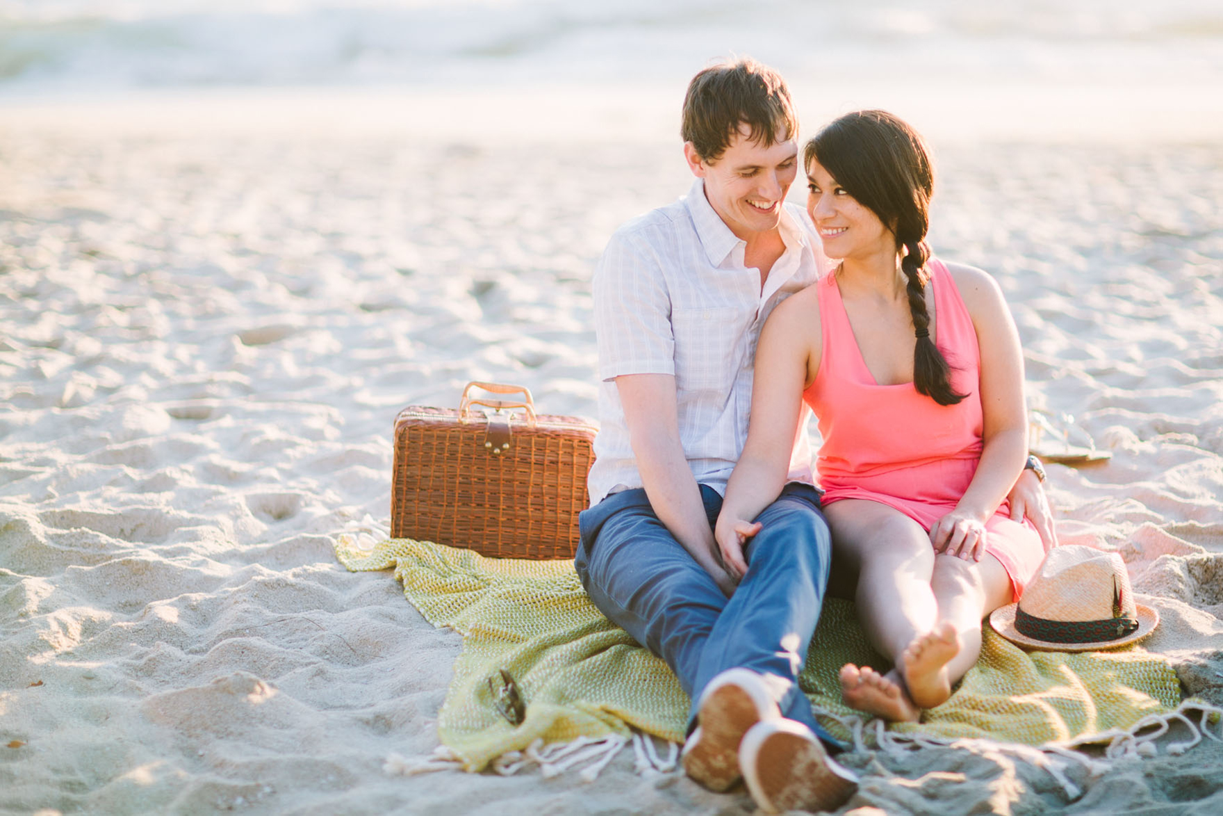Shoreline La Jolla Snuggling – Photo by Let's Frolic Together