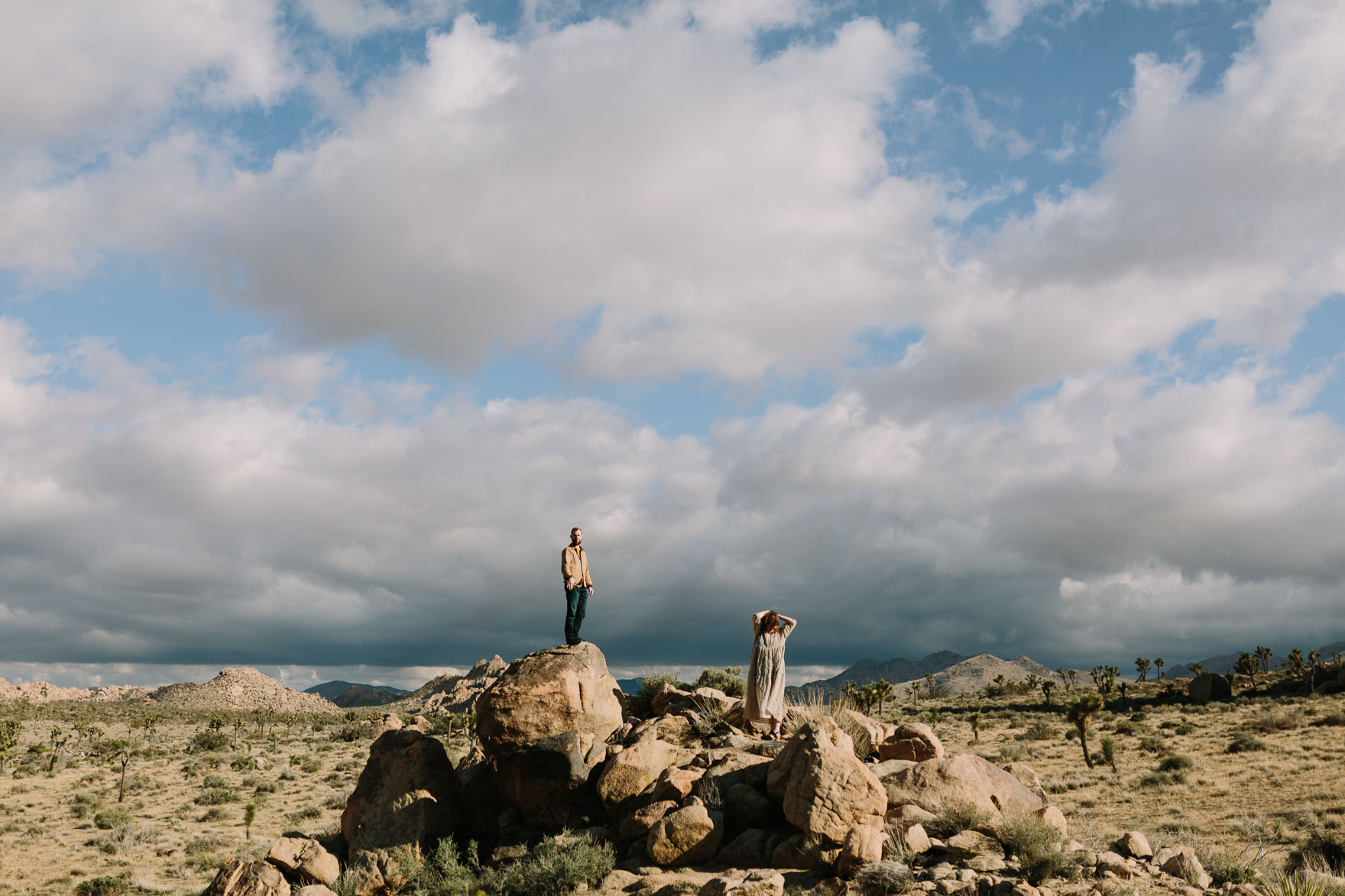 A Joshua Tree Glowing Frolic – Photo by Let's Frolic Together
