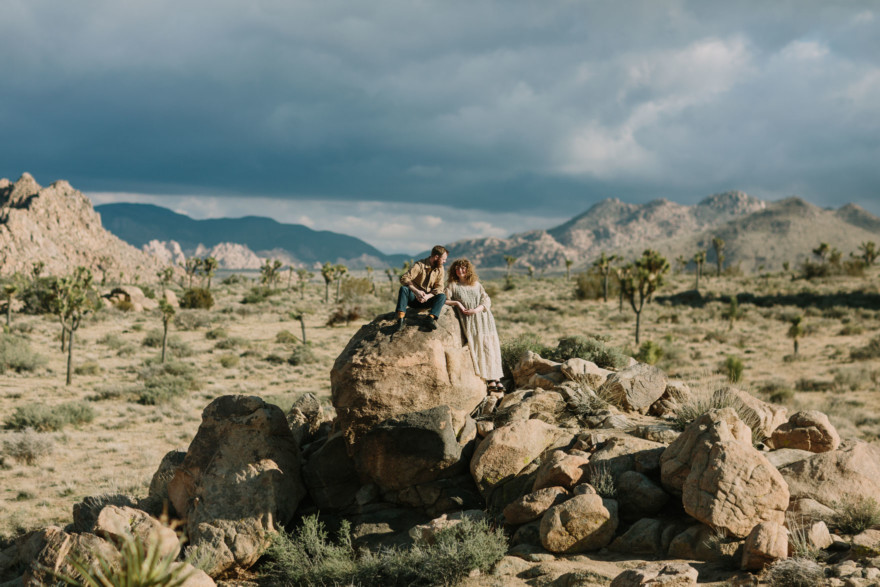 A Joshua Tree Glowing Frolic &ndash; Photo by Let's Frolic Together