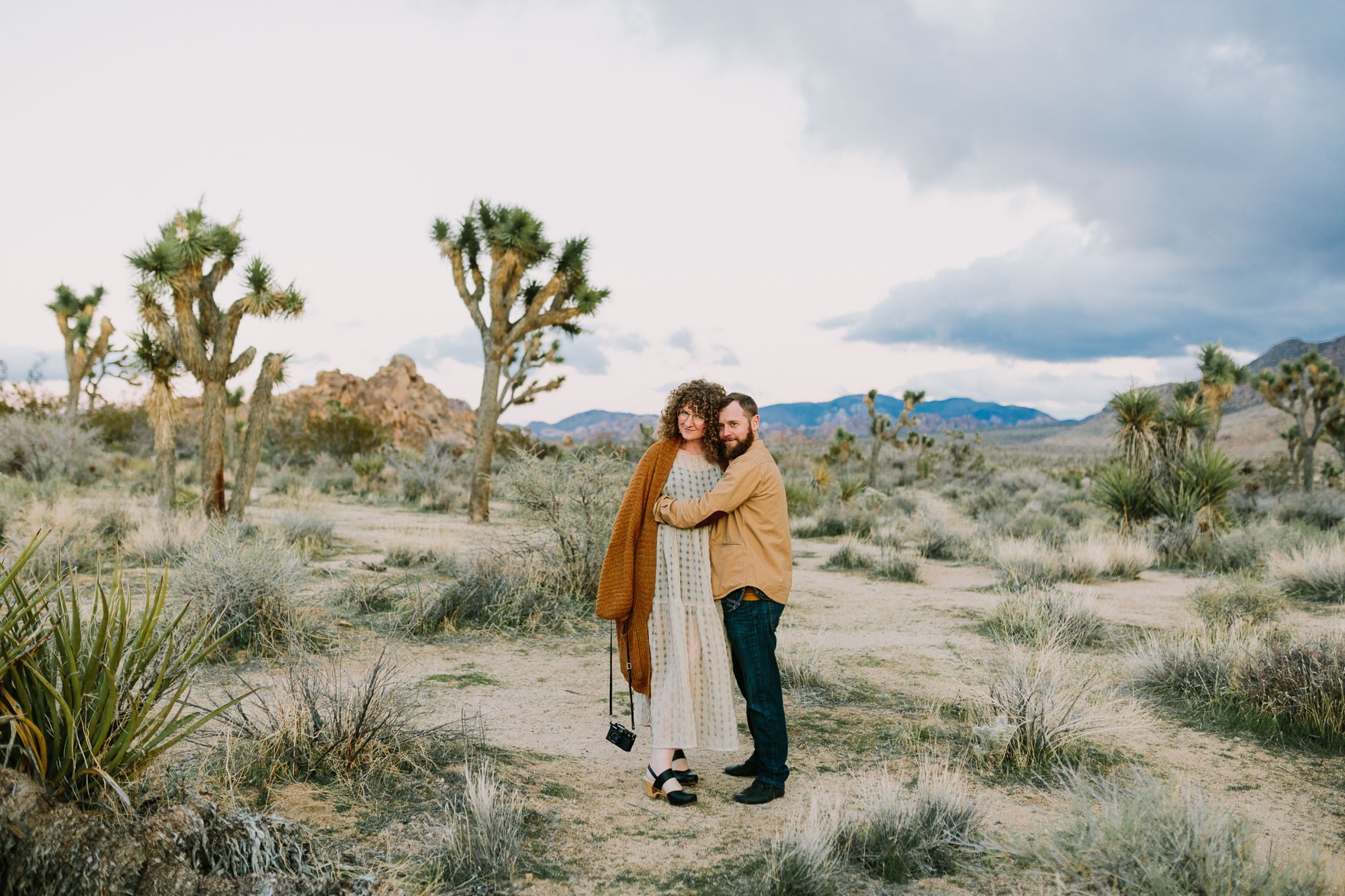 A Joshua Tree Glowing Frolic – Photo by Let's Frolic Together