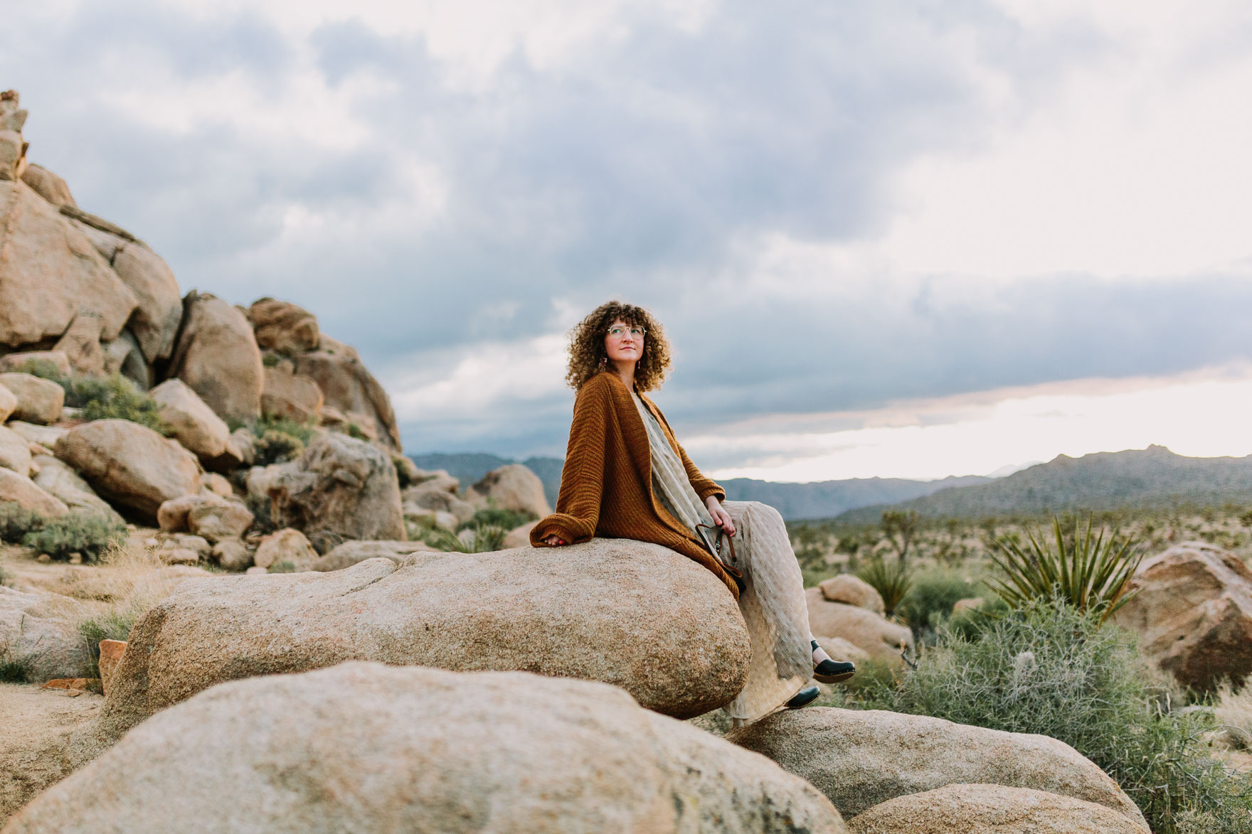 A Joshua Tree Glowing Frolic – Photo by Let's Frolic Together