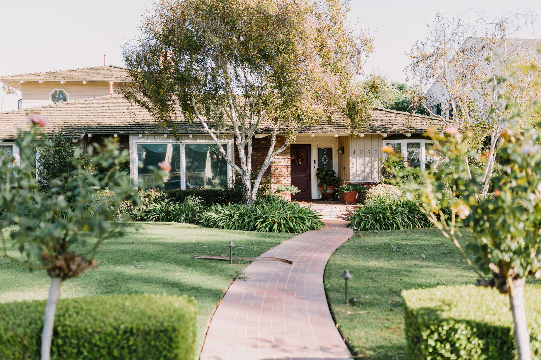Long Beach Tiny Wedding Bliss – Photo by Let's Frolic Together
