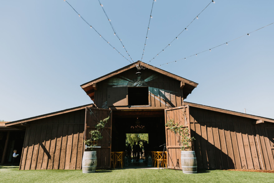 Sweet & Rustic Barn Union &ndash; Photo by Let's Frolic Together
