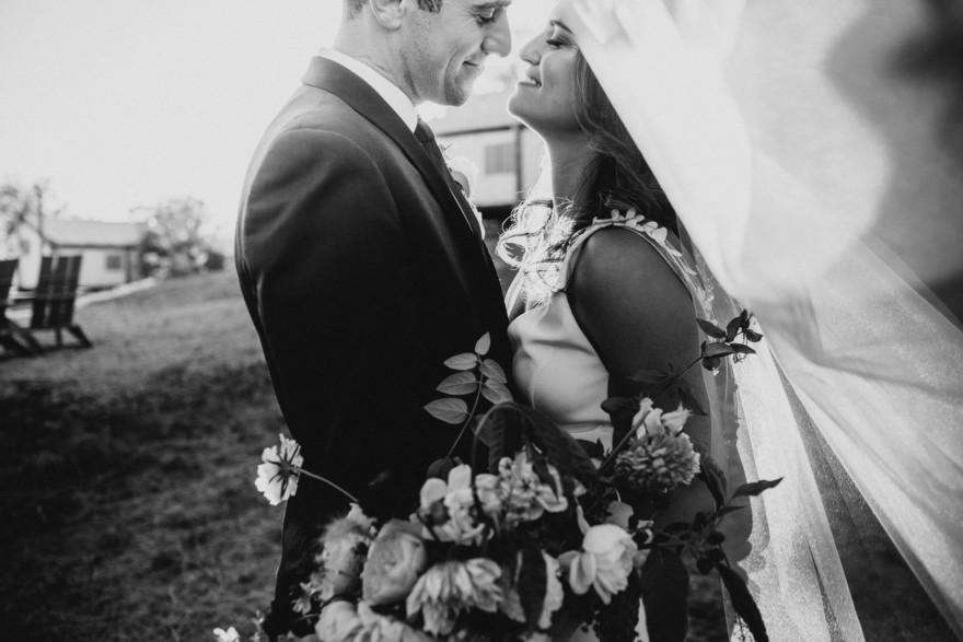 Sweet & Rustic Barn Union &ndash; Photo by Let's Frolic Together