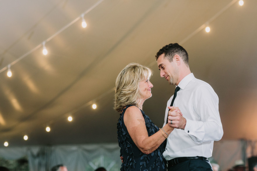 Sweet & Rustic Barn Union &ndash; Photo by Let's Frolic Together