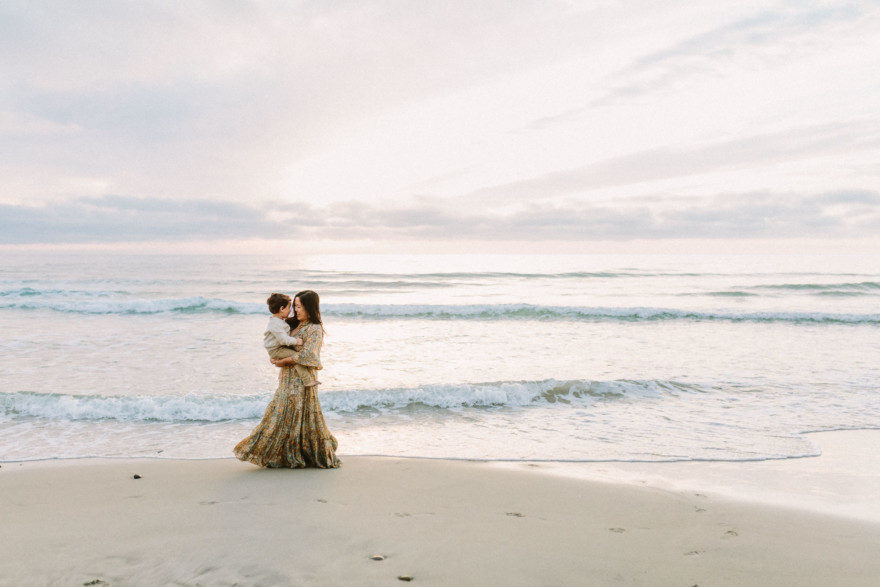 A Beachy Sunset Splash – Photo by Let's Frolic Together