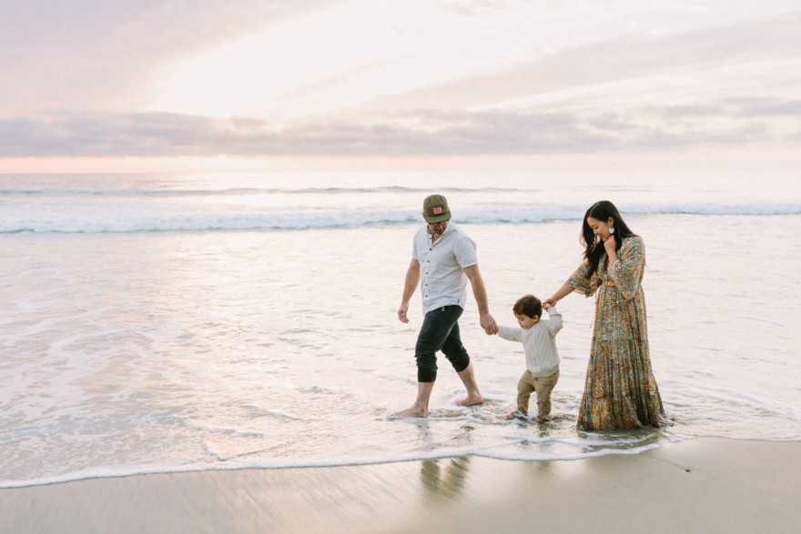 A Beachy Sunset Splash – Photo by Let's Frolic Together