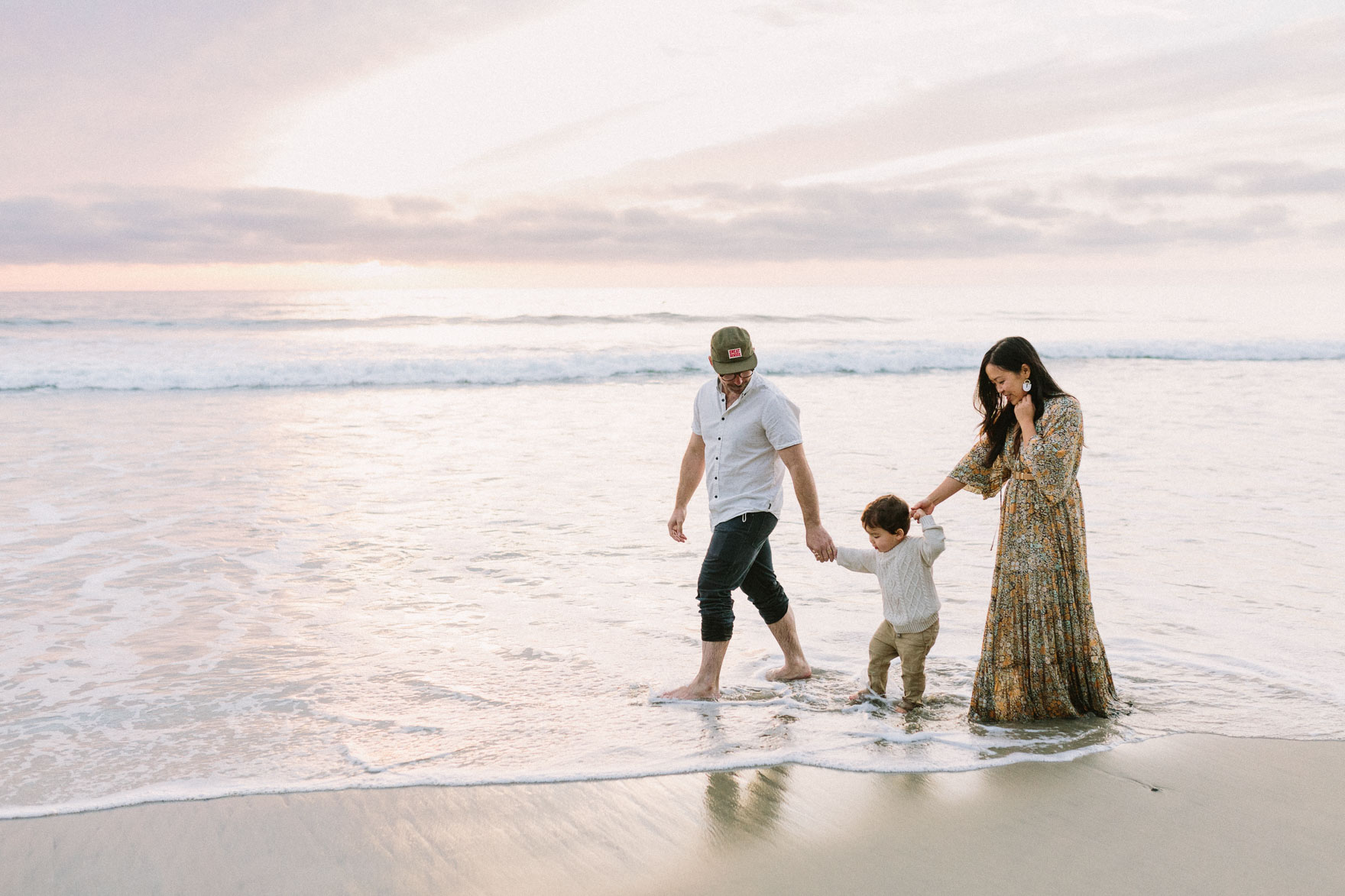 A Beachy Sunset Splash – Photo by Let's Frolic Together