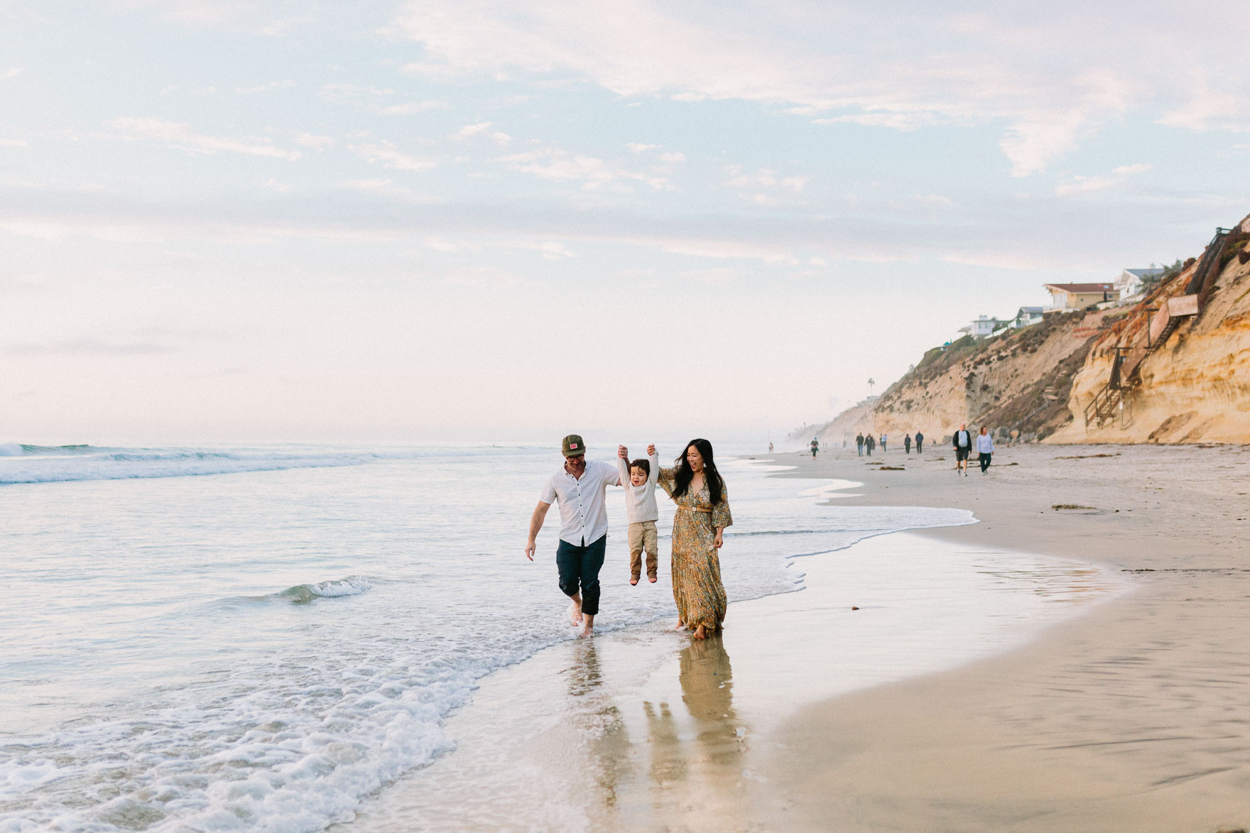A Beachy Sunset Splash – Photo by Let's Frolic Together