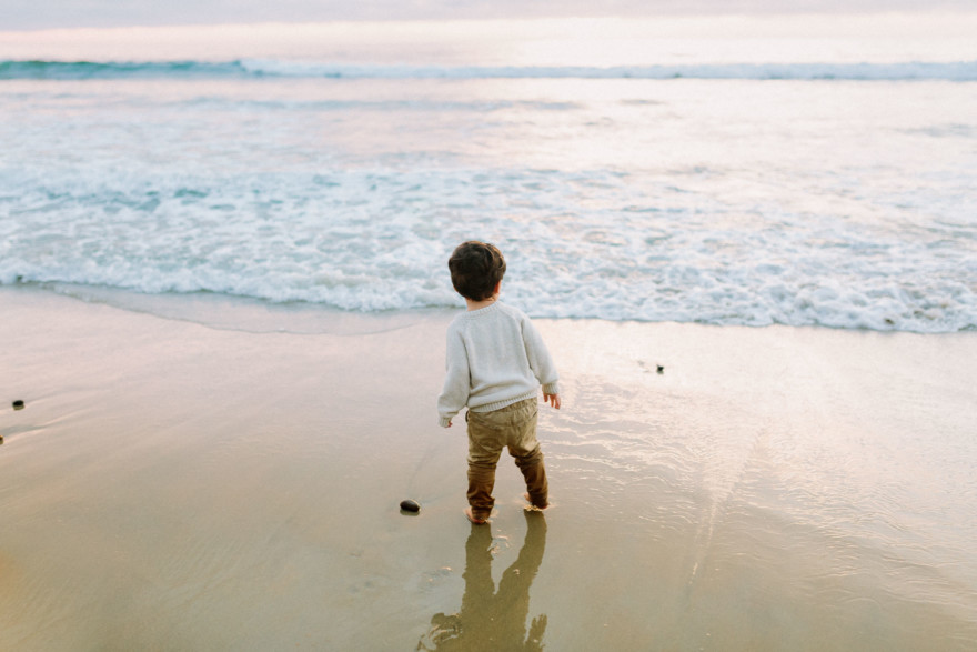 A Beachy Sunset Splash – Photo by Let's Frolic Together