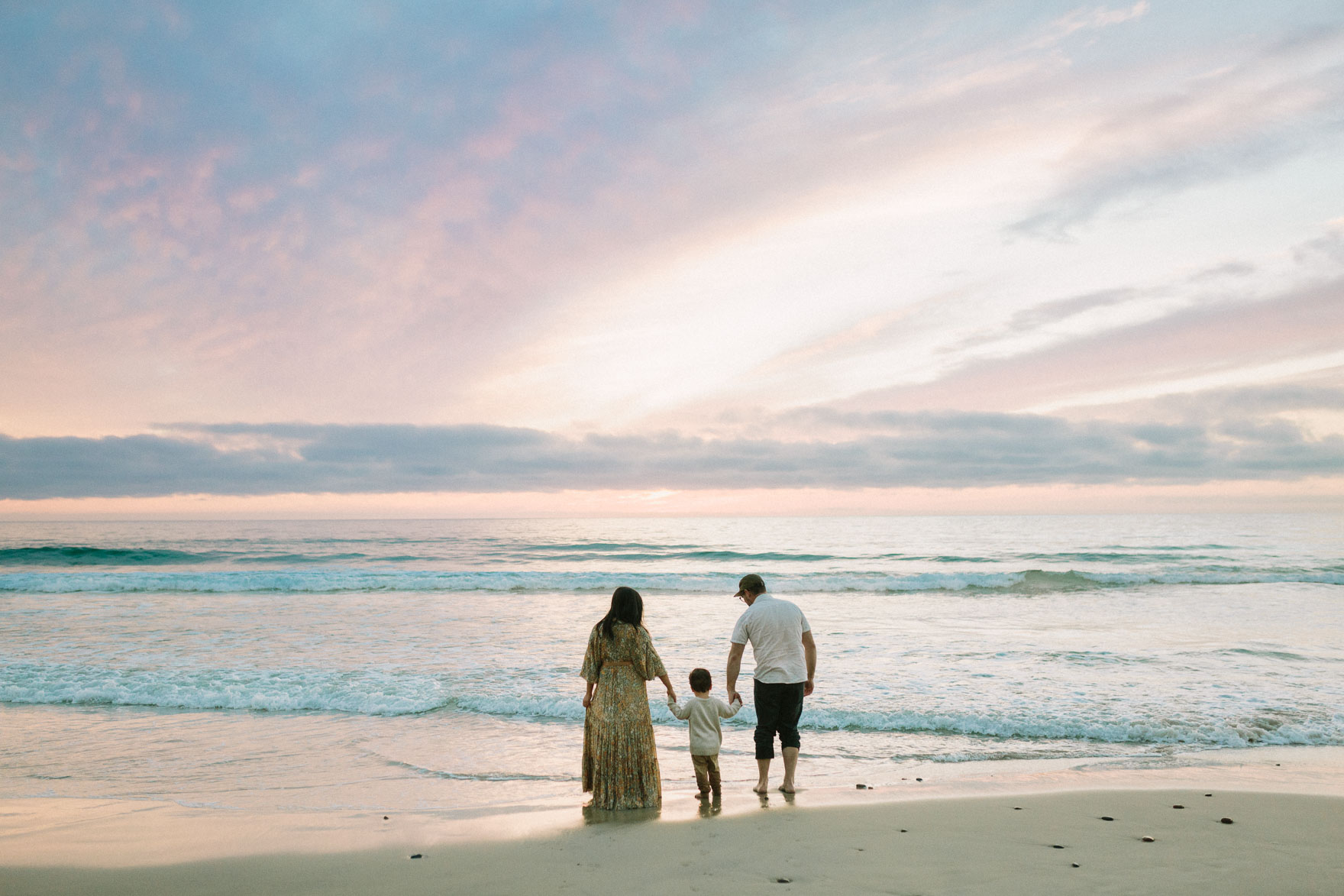 A Beachy Sunset Splash – Photo by Let's Frolic Together