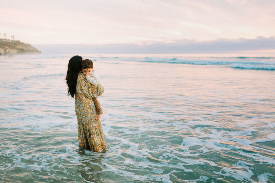 A Beachy Sunset Splash – Photo by Let's Frolic Together