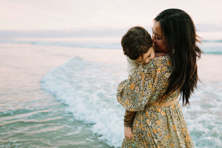 A Beachy Sunset Splash – Photo by Let's Frolic Together