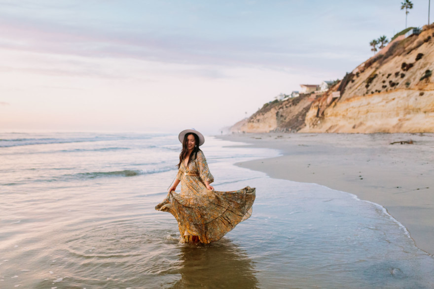 A Beachy Sunset Splash – Photo by Let's Frolic Together
