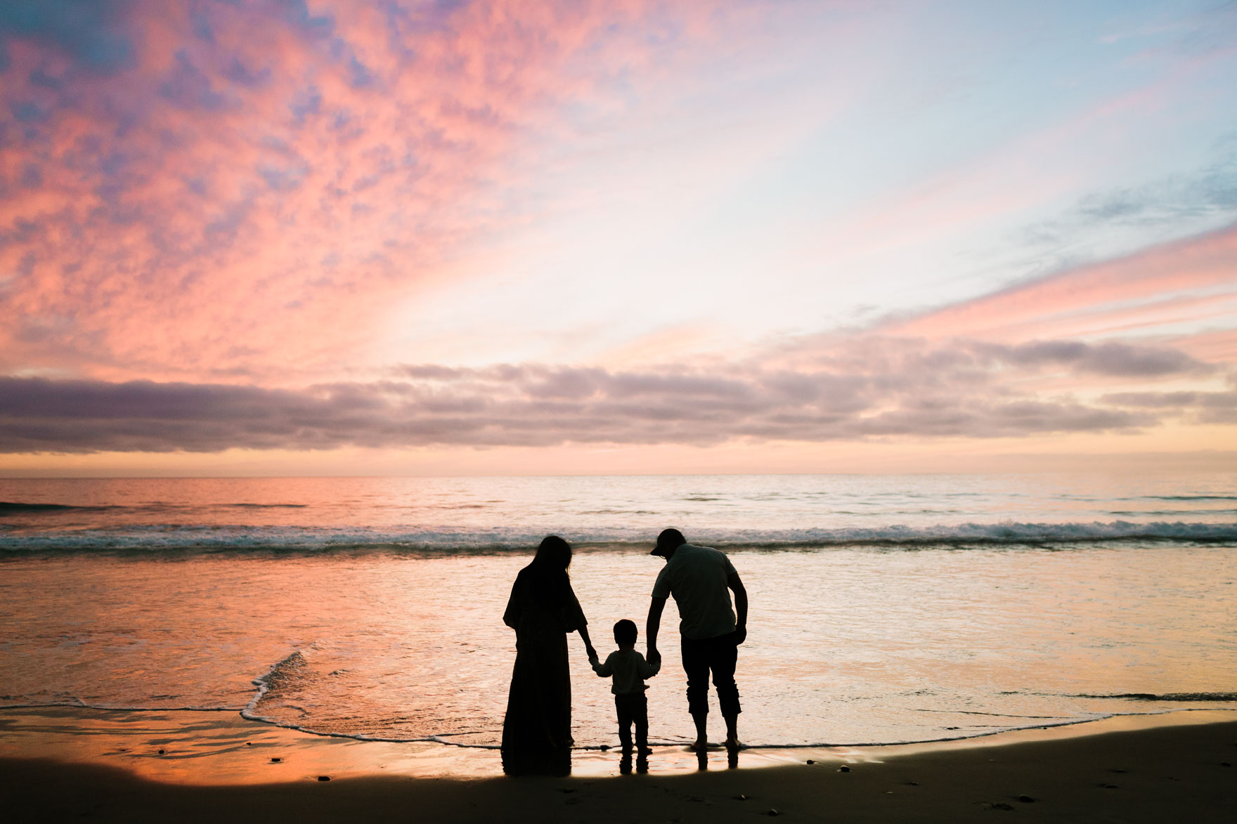 A Beachy Sunset Splash – Photo by Let's Frolic Together