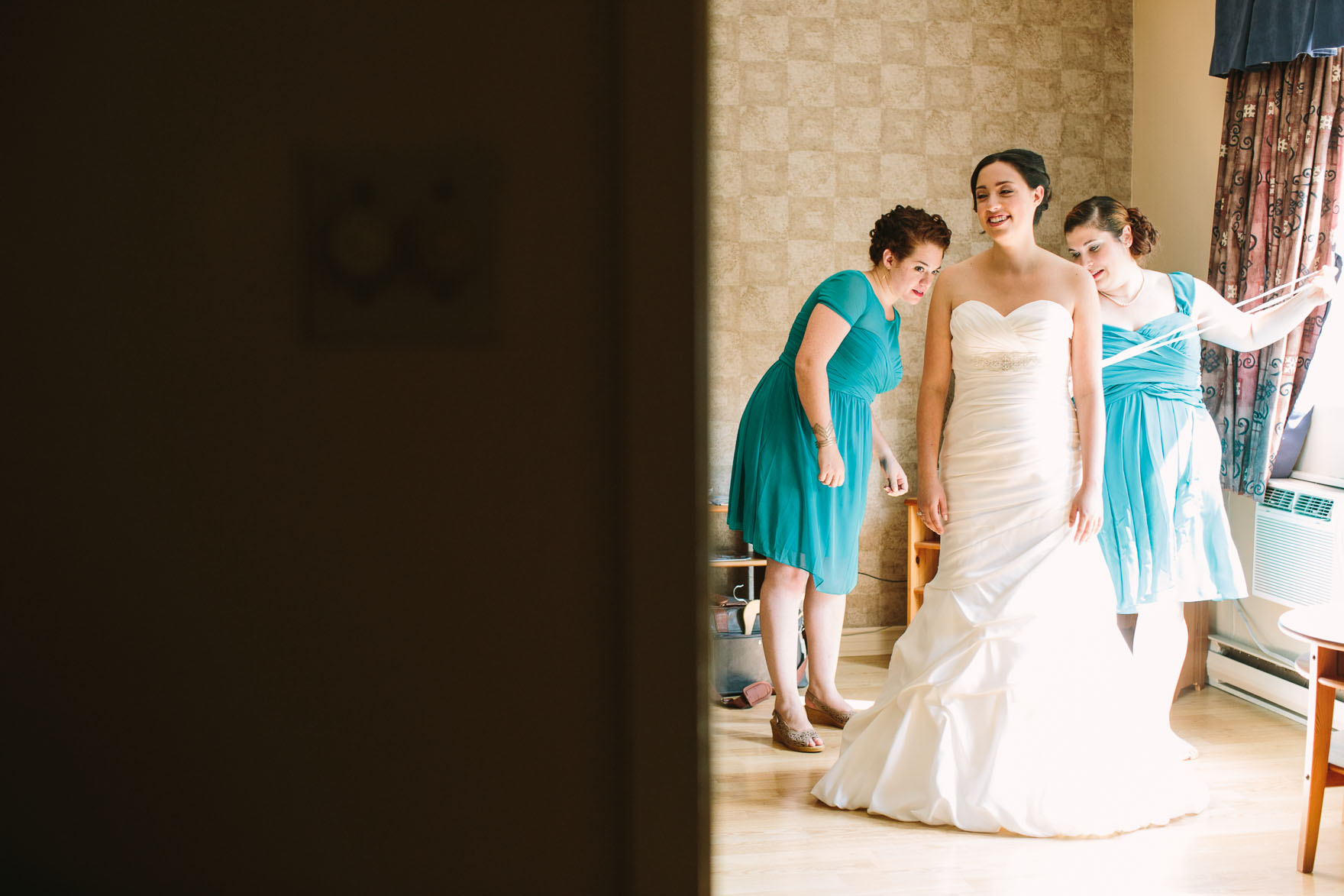 Romantic, Historic Montreal Wedding – Photo by Let's Frolic Together