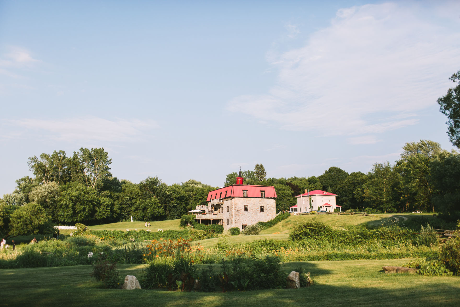 Romantic, Historic Montreal Wedding – Photo by Let's Frolic Together