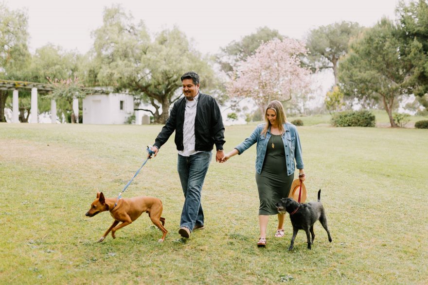 Jill, Jesse, and the Playful Puppies &ndash; Photo by Let's Frolic Together