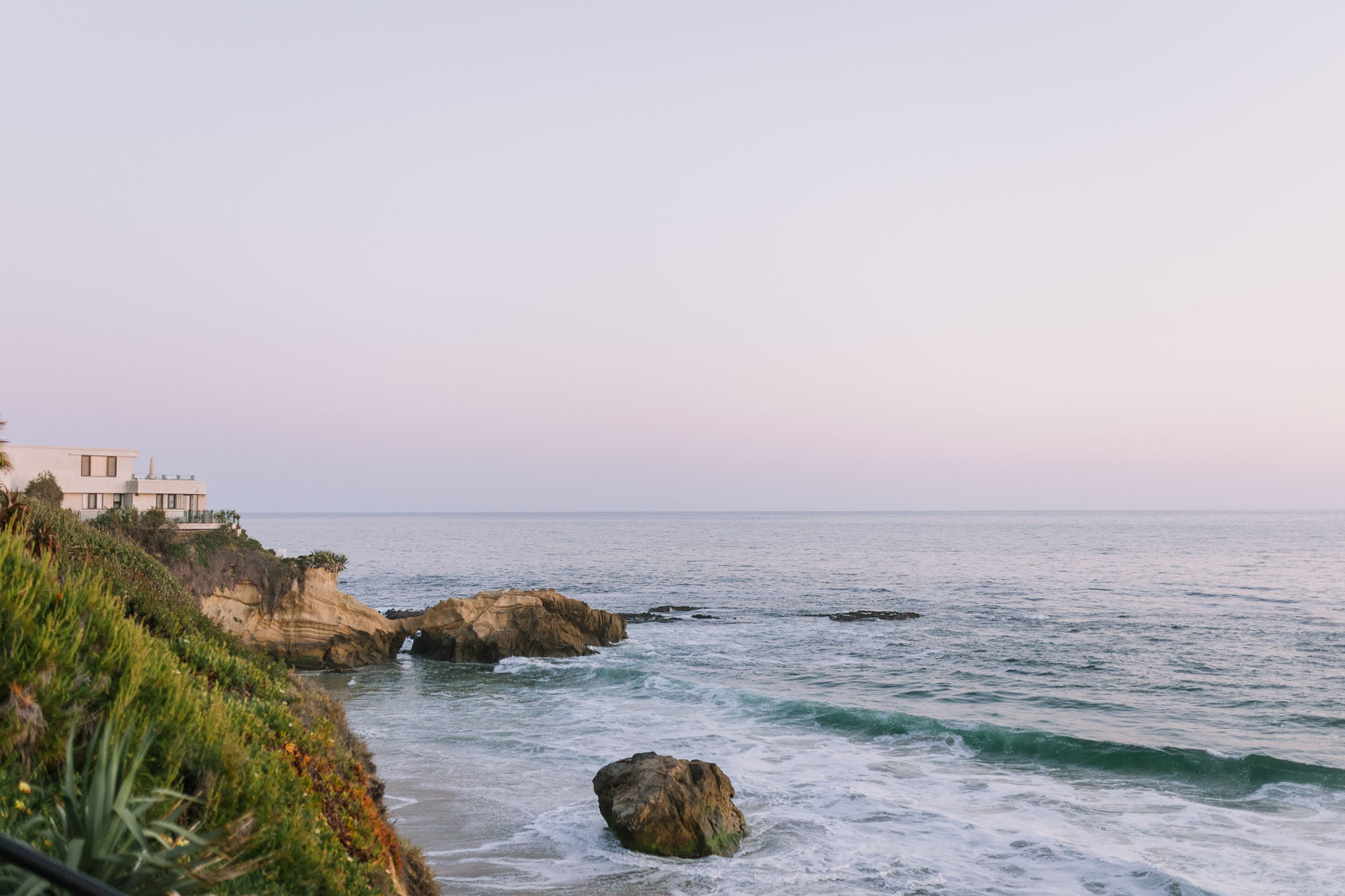 Laughs & Love in Laguna Beach – Photo by Let's Frolic Together