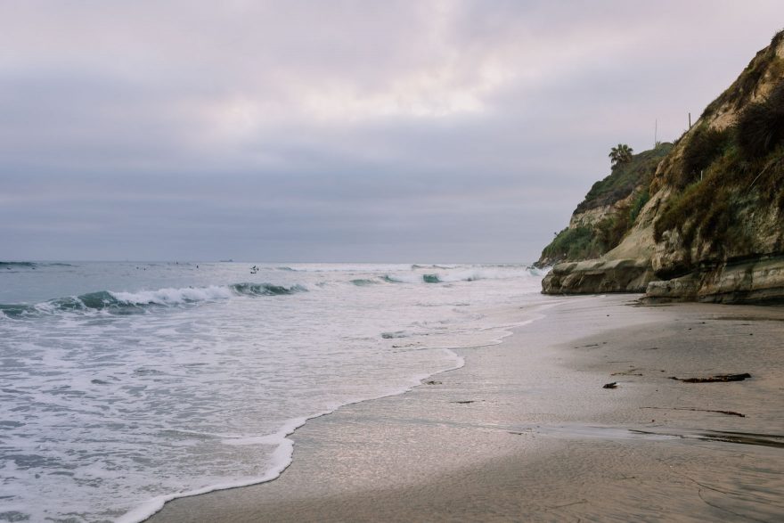A Touching Coastal Proposal &ndash; Photo by Let's Frolic Together