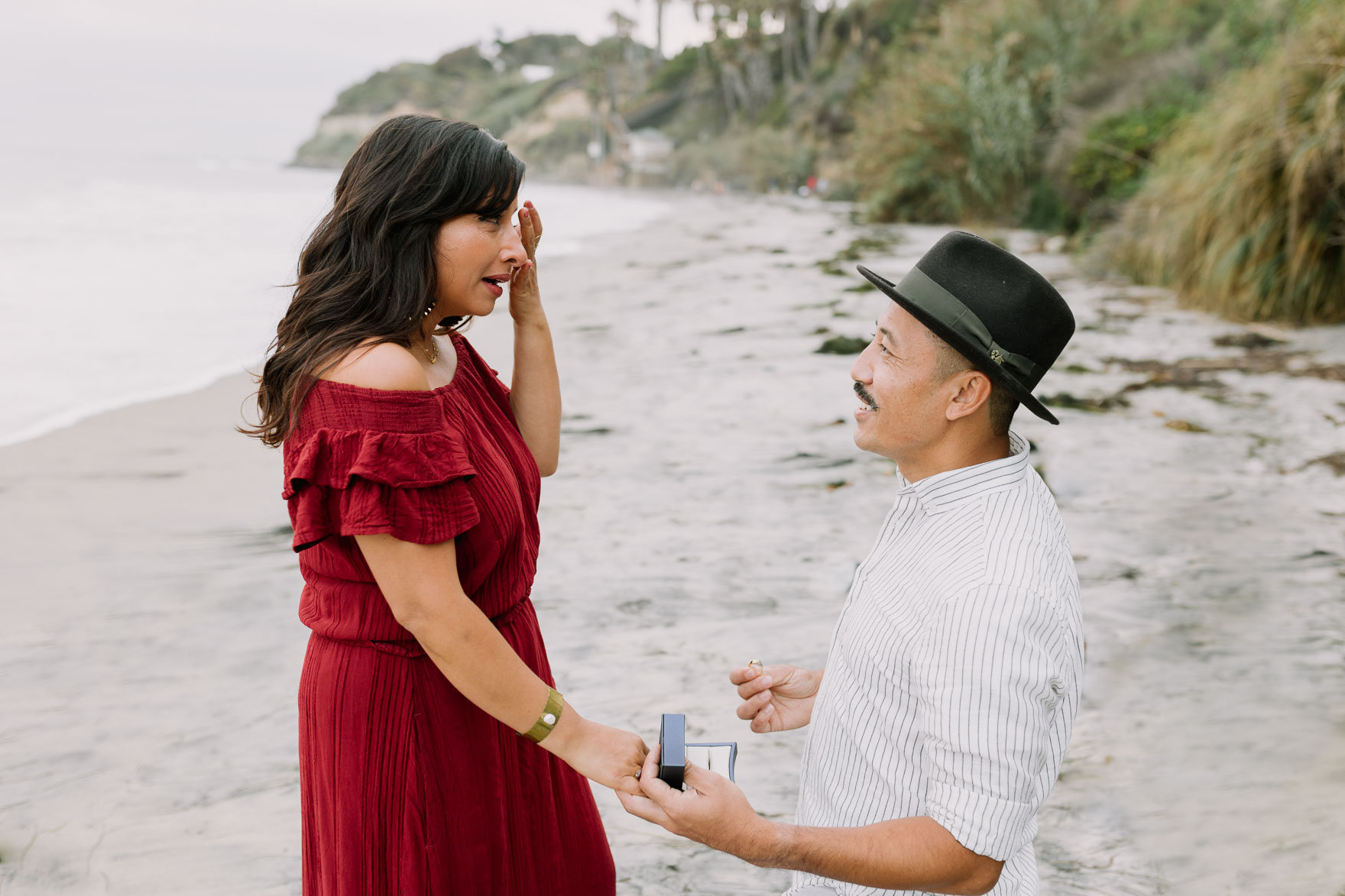 A Touching Coastal Proposal – Photo by Let's Frolic Together