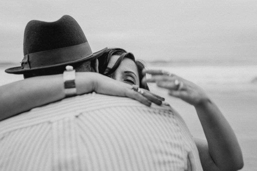 A Touching Coastal Proposal &ndash; Photo by Let's Frolic Together