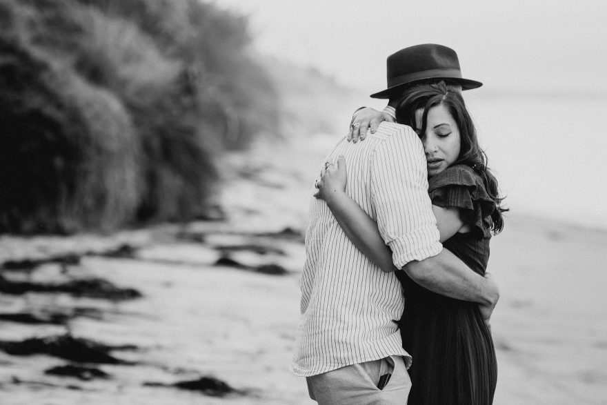 A Touching Coastal Proposal &ndash; Photo by Let's Frolic Together