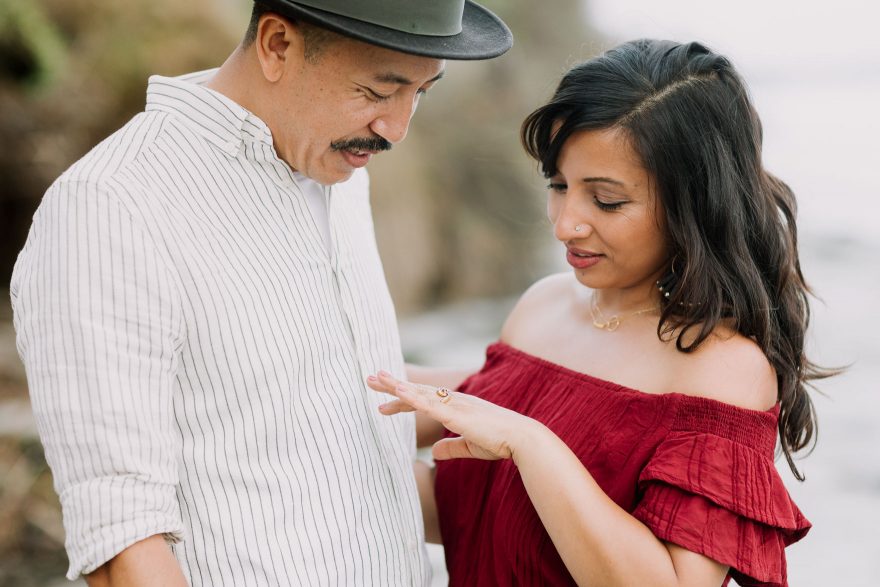 A Touching Coastal Proposal &ndash; Photo by Let's Frolic Together