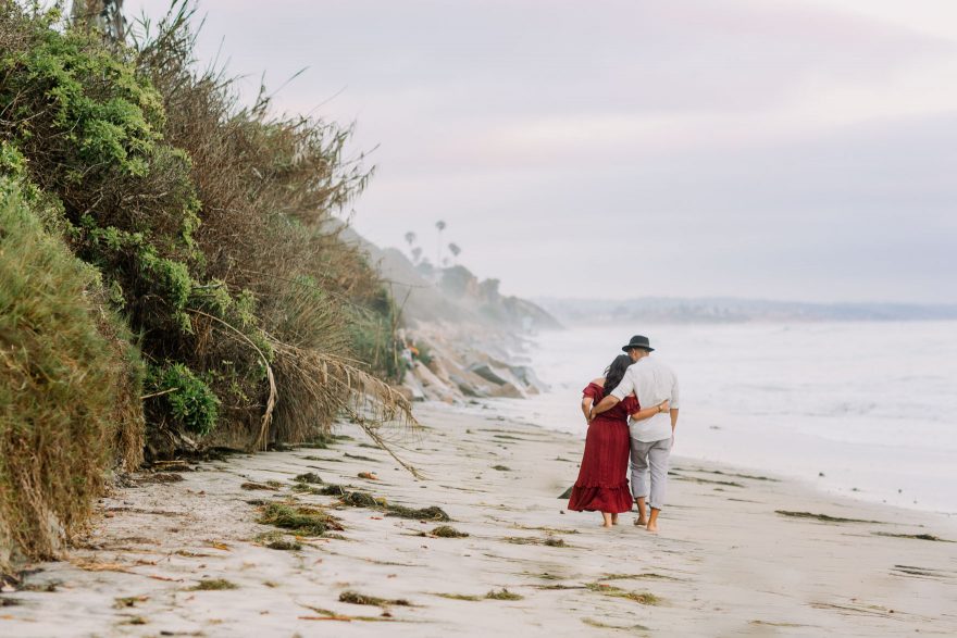 A Touching Coastal Proposal &ndash; Photo by Let's Frolic Together