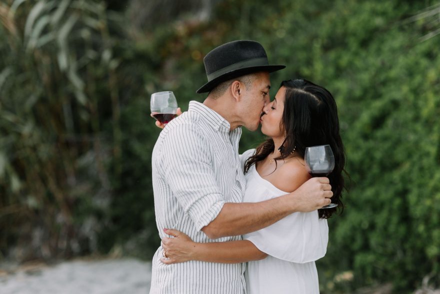 A Touching Coastal Proposal &ndash; Photo by Let's Frolic Together