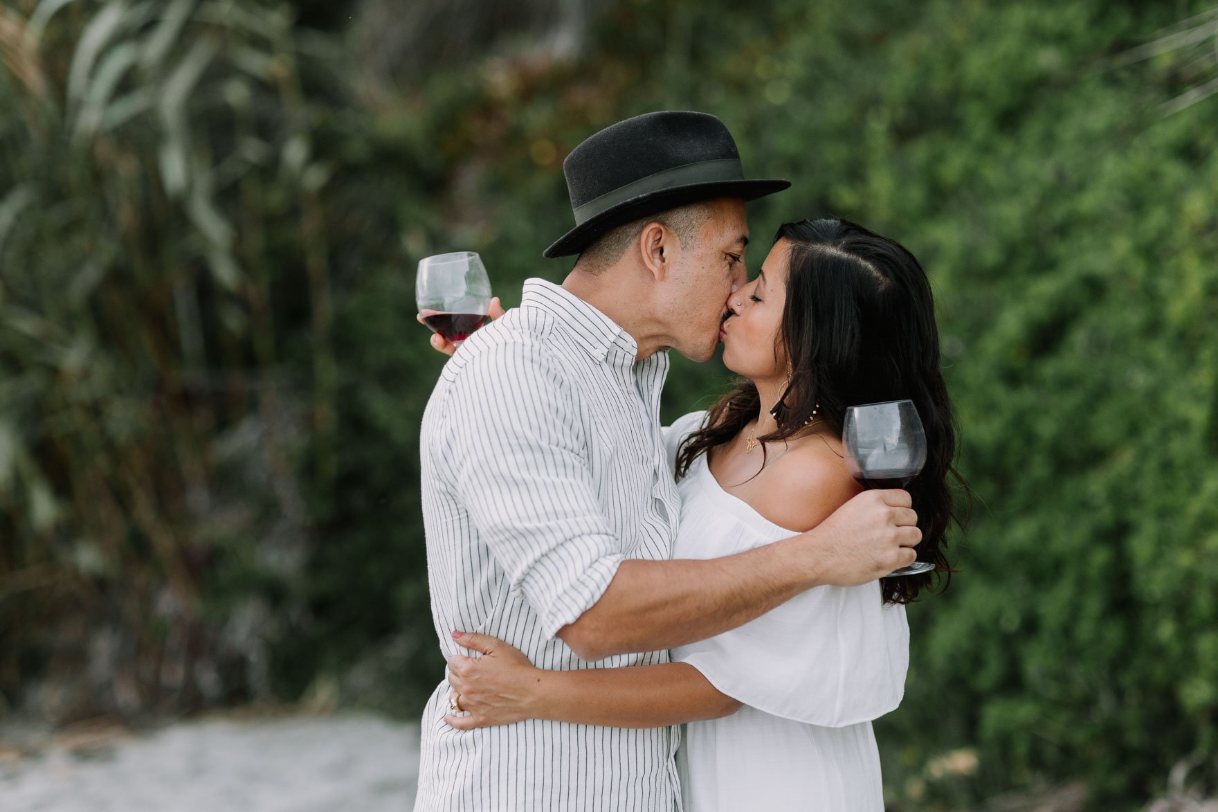 A Touching Coastal Proposal – Photo by Let's Frolic Together