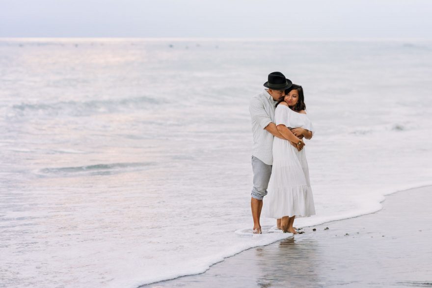 A Touching Coastal Proposal &ndash; Photo by Let's Frolic Together