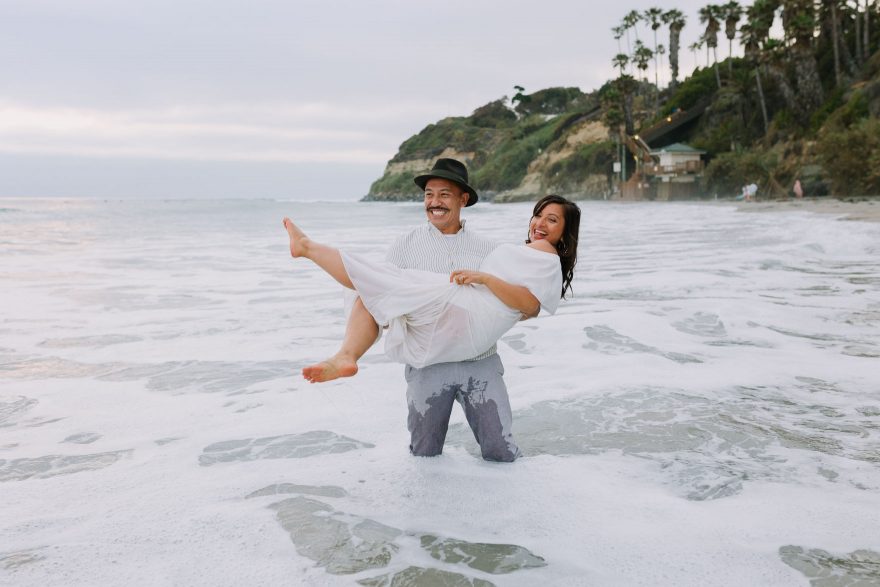 A Touching Coastal Proposal &ndash; Photo by Let's Frolic Together
