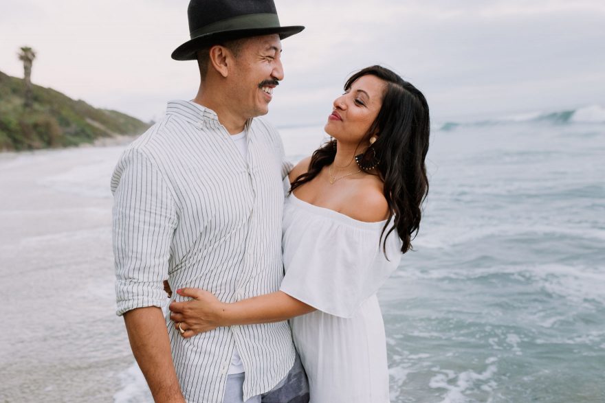 A Touching Coastal Proposal &ndash; Photo by Let's Frolic Together