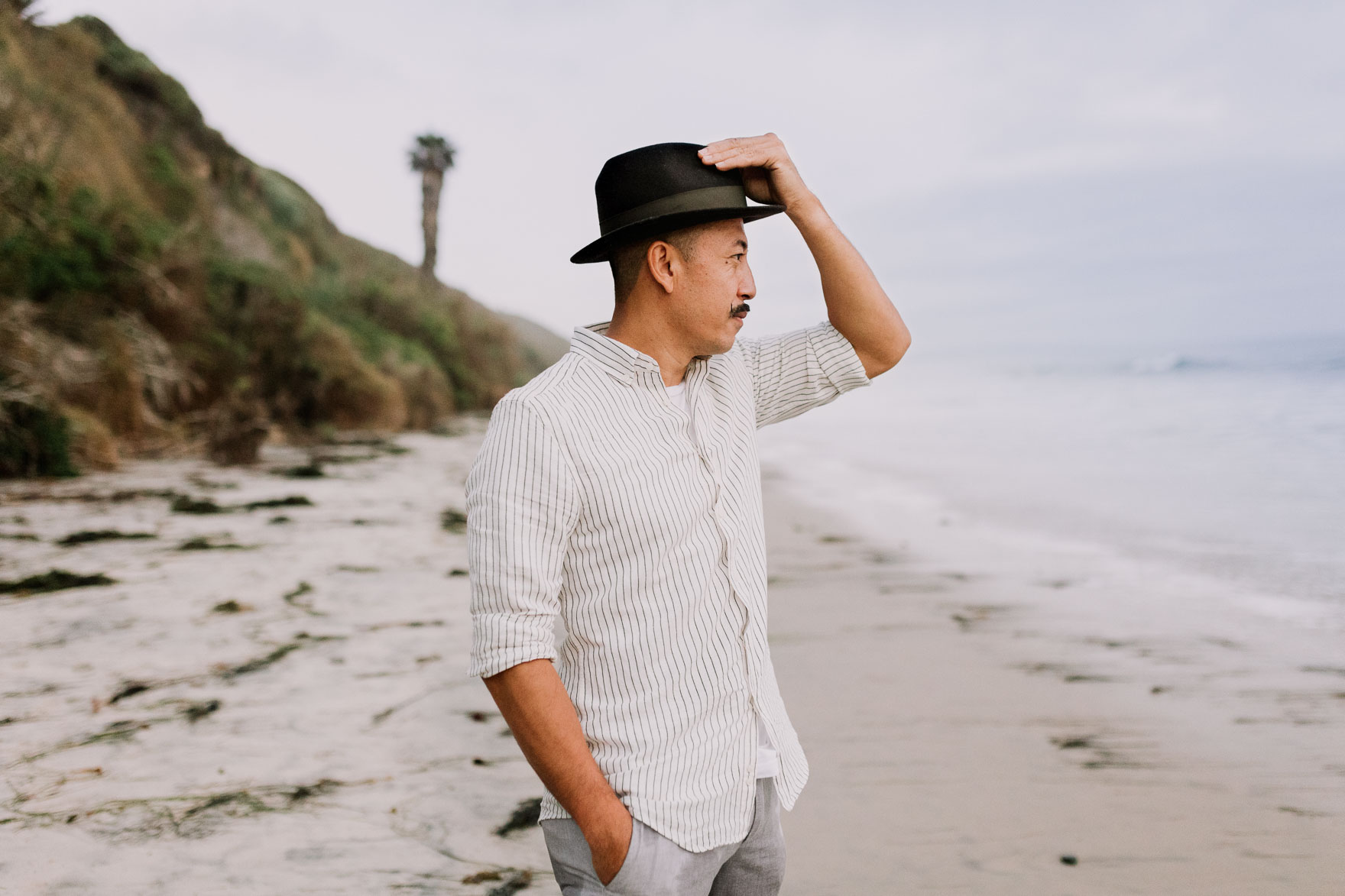 A Touching Coastal Proposal – Photo by Let's Frolic Together