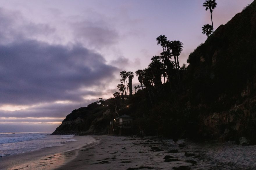 A Touching Coastal Proposal &ndash; Photo by Let's Frolic Together