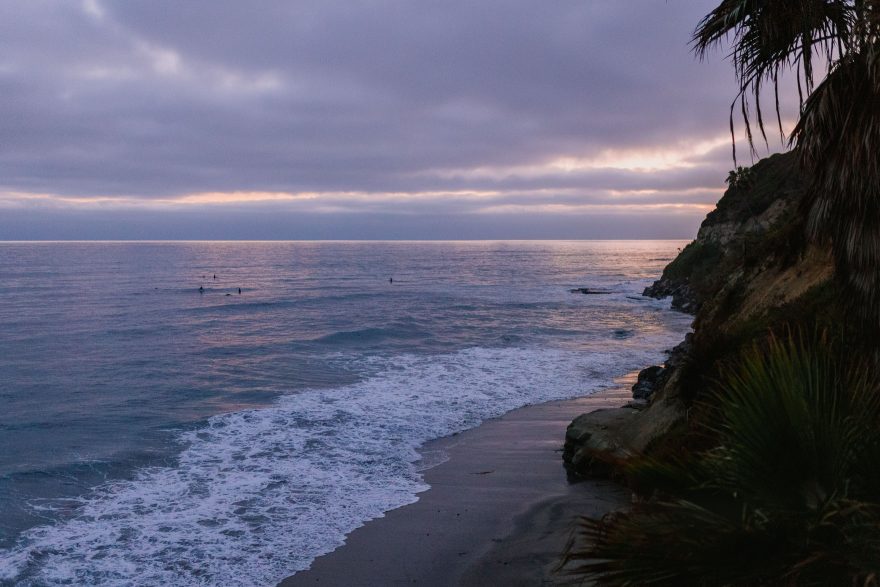 A Touching Coastal Proposal &ndash; Photo by Let's Frolic Together