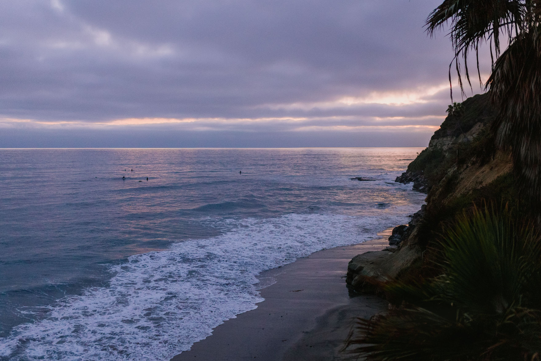 A Touching Coastal Proposal – Photo by Let's Frolic Together
