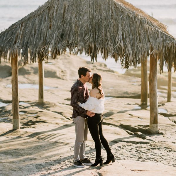 La Jolla Surf Shack Romance &ndash; Photo by Let's Frolic Together