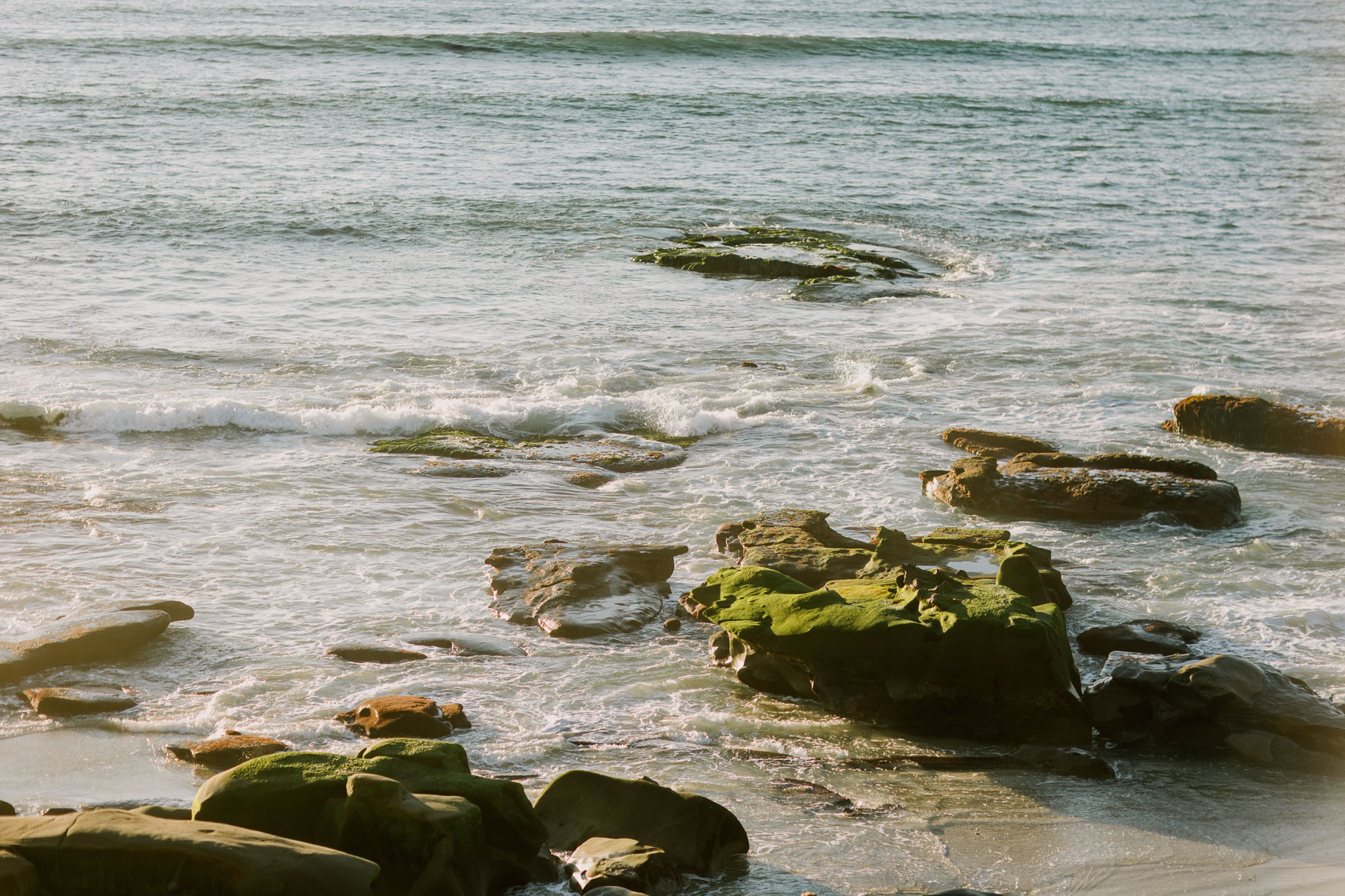 La Jolla Surf Shack Romance – Photo by Let's Frolic Together