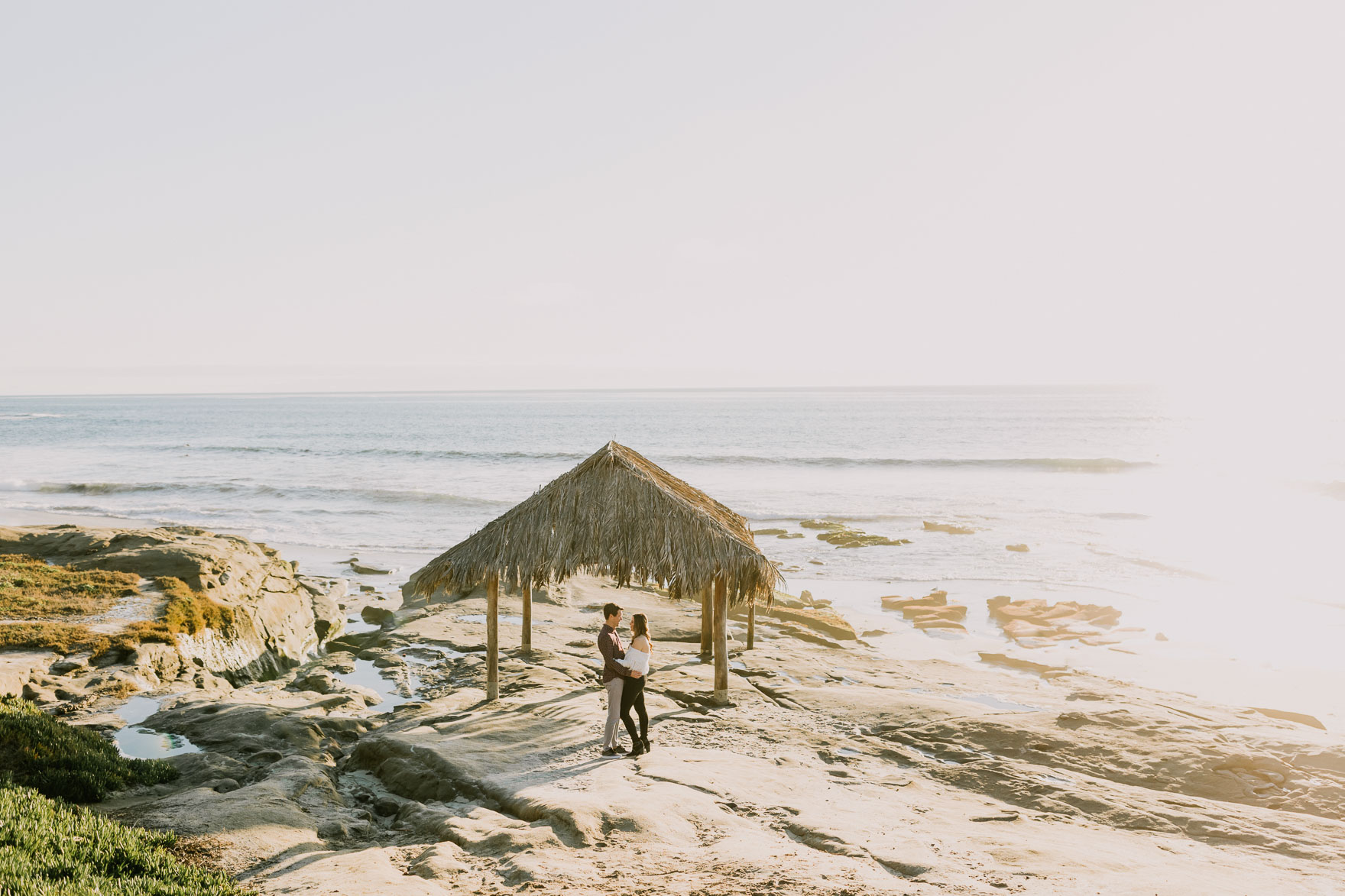 La Jolla Surf Shack Romance – Photo by Let's Frolic Together