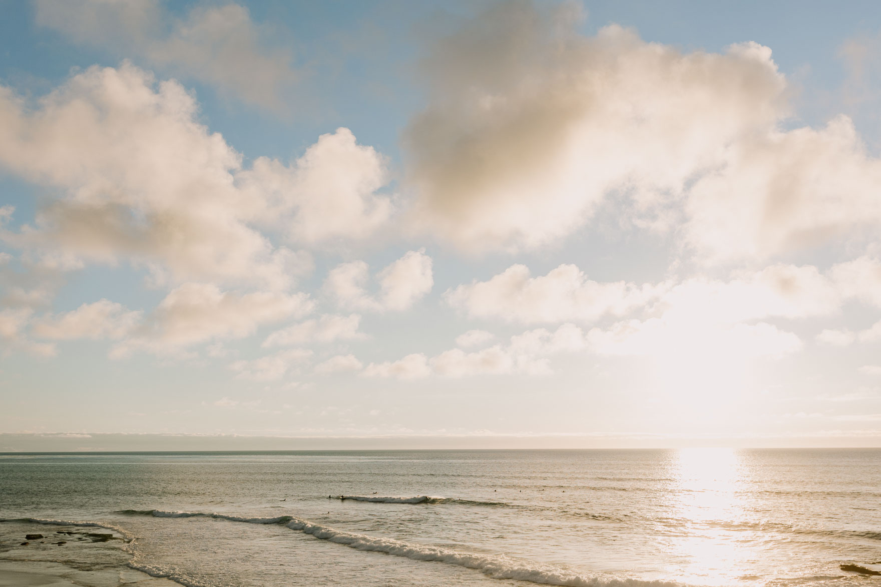 La Jolla Surf Shack Romance – Photo by Let's Frolic Together