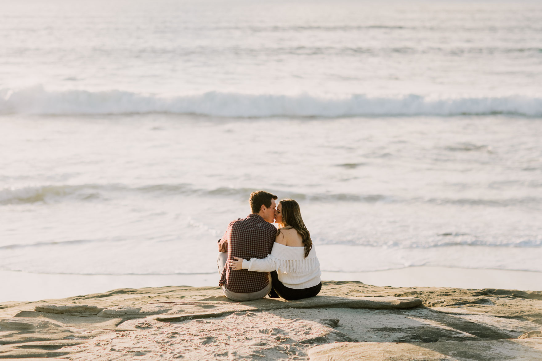La Jolla Surf Shack Romance – Photo by Let's Frolic Together