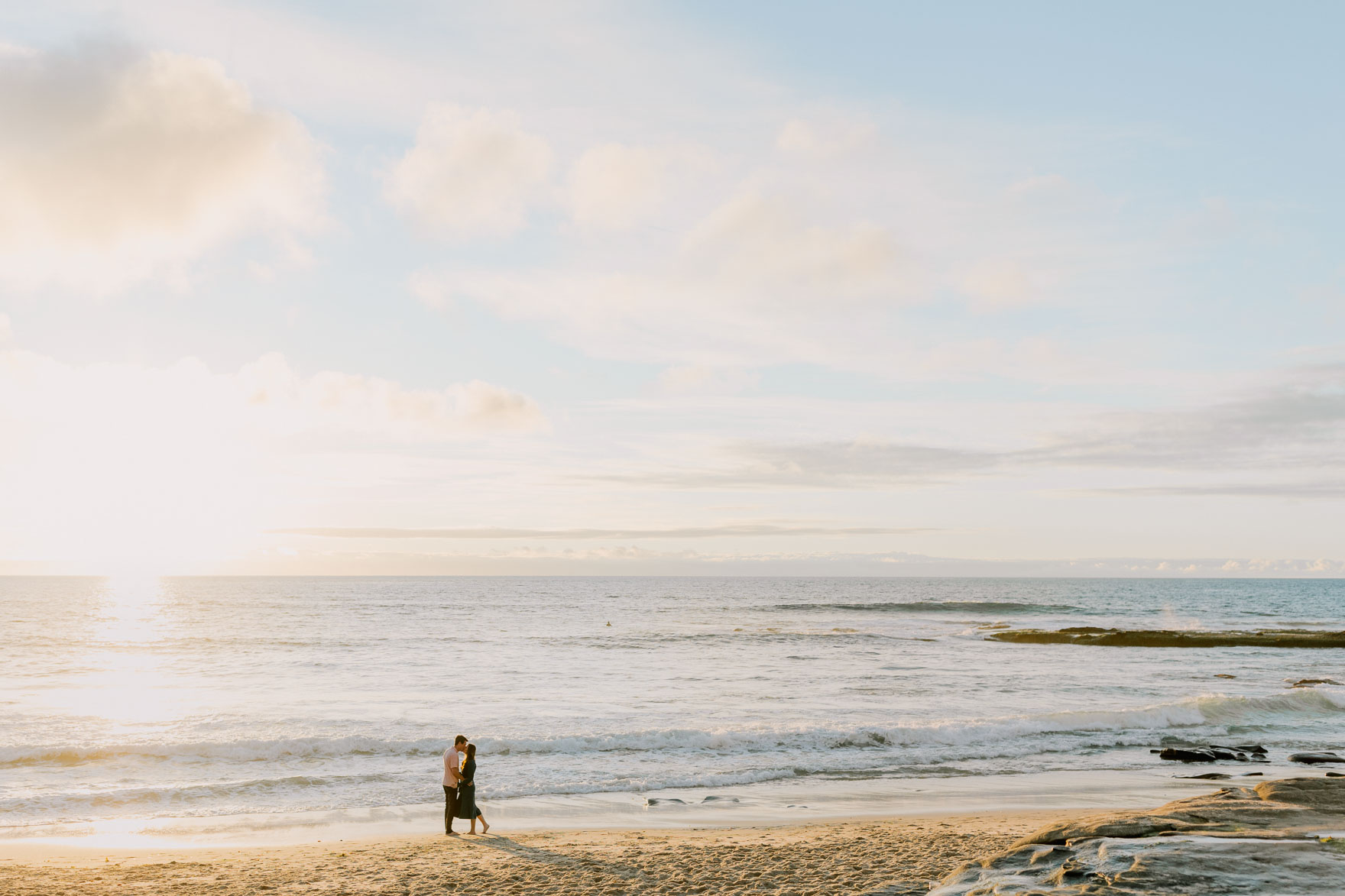 La Jolla Surf Shack Romance – Photo by Let's Frolic Together