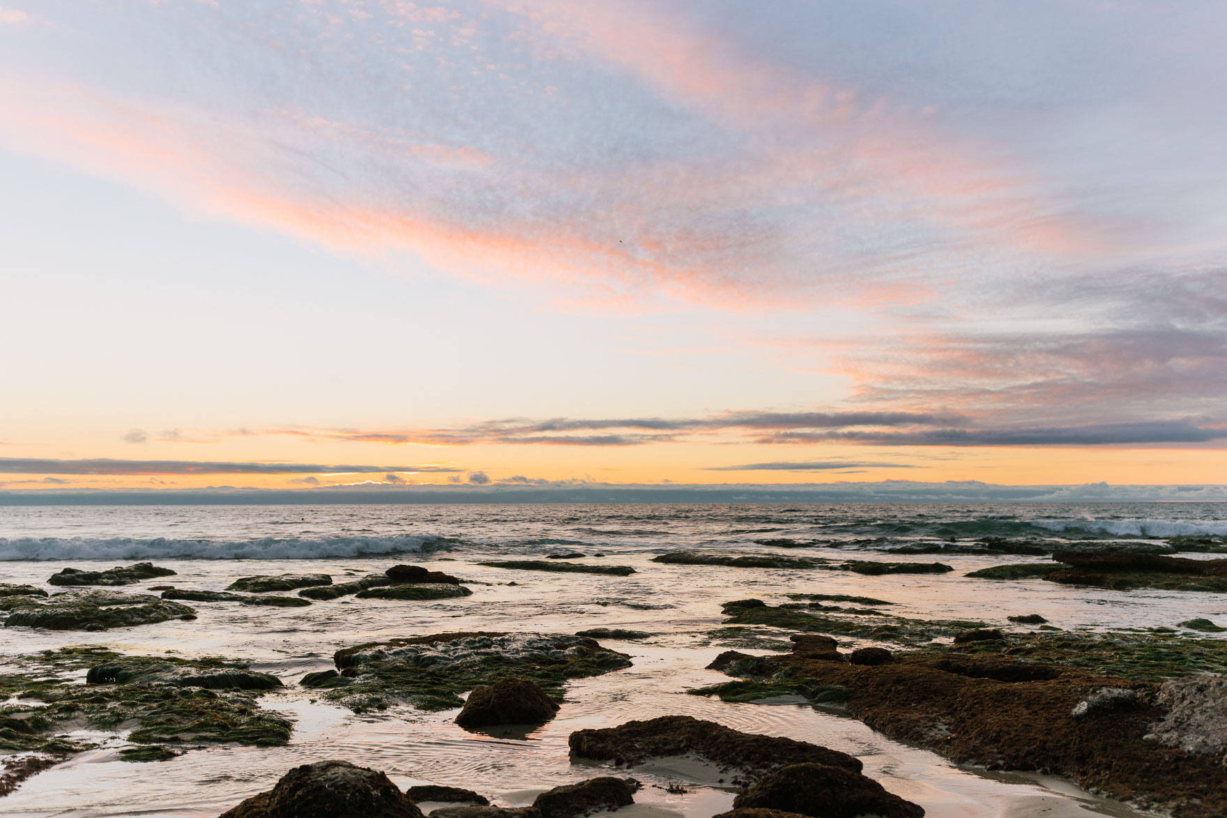 La Jolla Surf Shack Romance – Photo by Let's Frolic Together